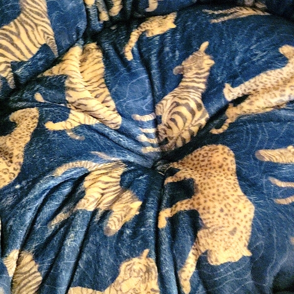 Johnny Was Tiger Dog Bed, S Extra Plush, Unique Tiger & Zebra Design, NWT - Picture 10 of 15